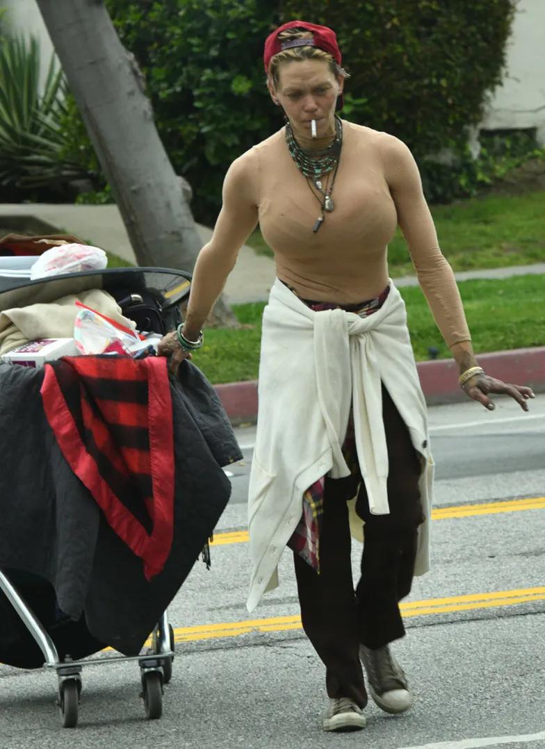 Лони Уиллисон пытается выжить на улице. Лони Уиллисон пытается выжить на улице.