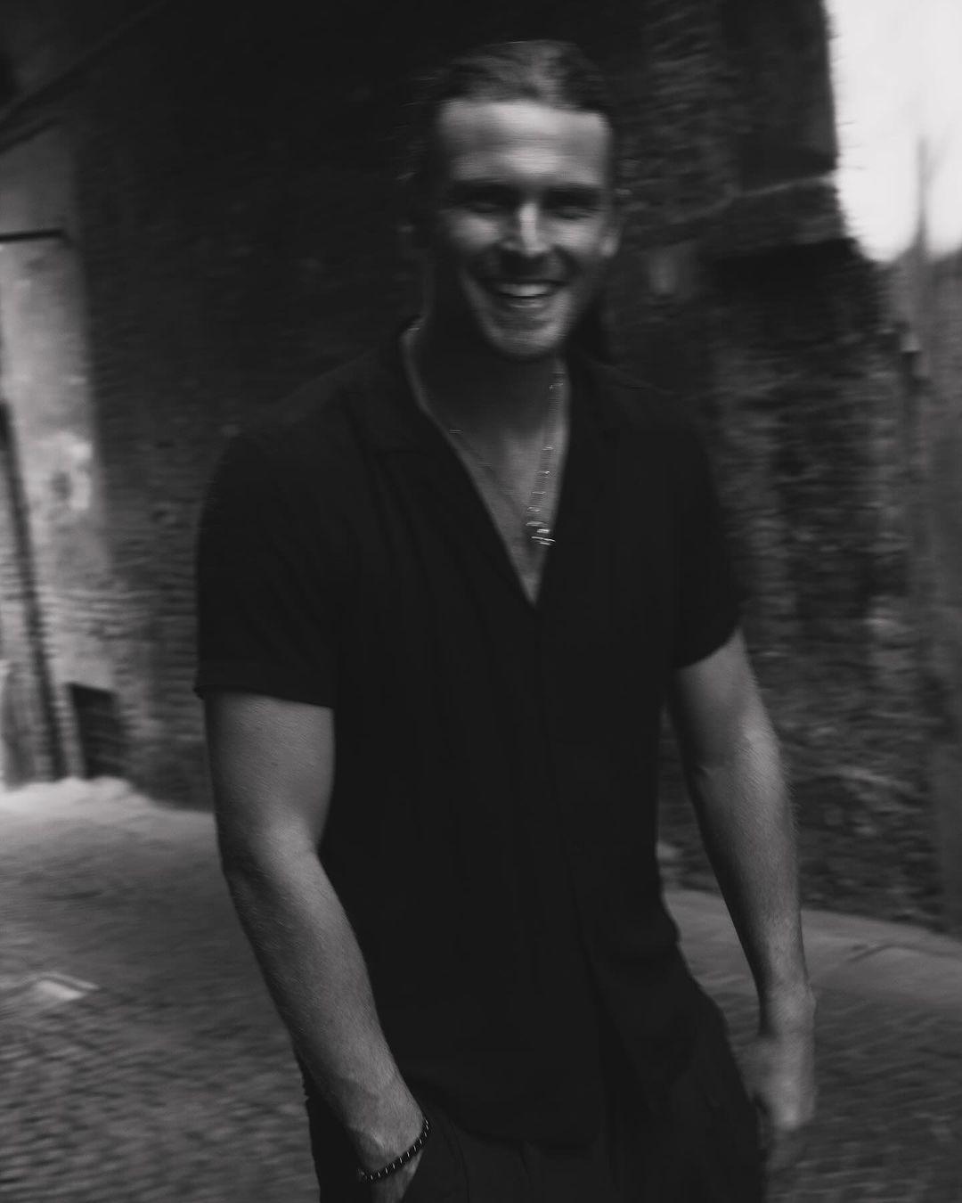 Так сегодня выглядит мальчик из упаковки «Киндерки»