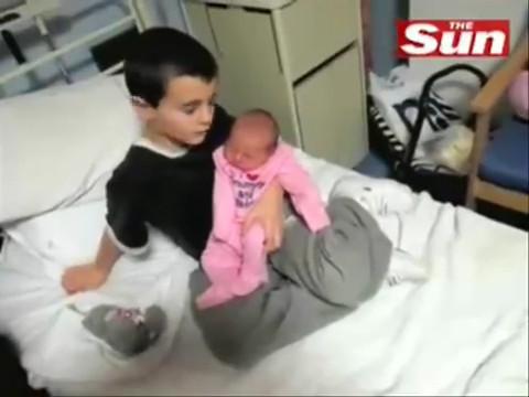 Они одни из самых молодых родителей в мире.