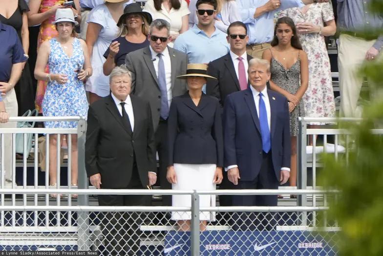 Сын Дональда и Мелании Трамп окончил среднюю школу Сын Дональда и Мелании Трамп окончил среднюю школу