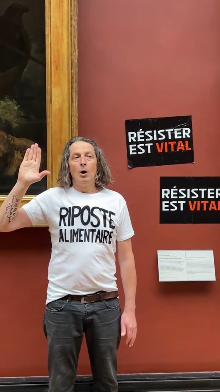 Два члена организации Riposte Alimentaire Два члена организации Riposte Alimentaire