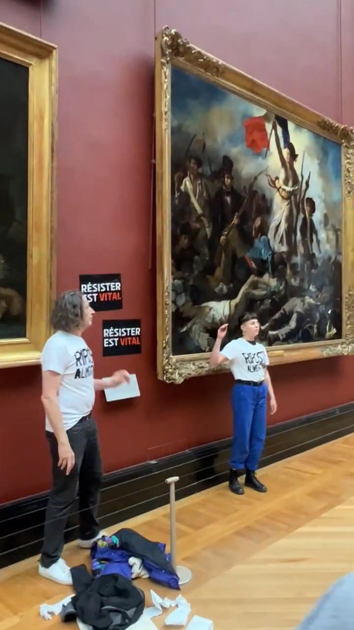 Два члена организации Riposte Alimentaire Два члена организации Riposte Alimentaire