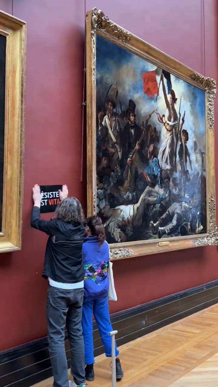 Два члена организации Riposte Alimentaire Два члена организации Riposte Alimentaire