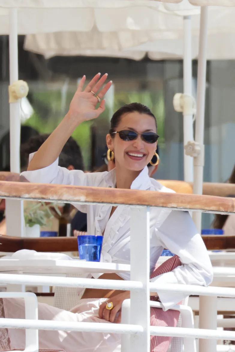 Белла Хадид резвится на Французской Ривьере Белла Хадид резвится на Французской Ривьере