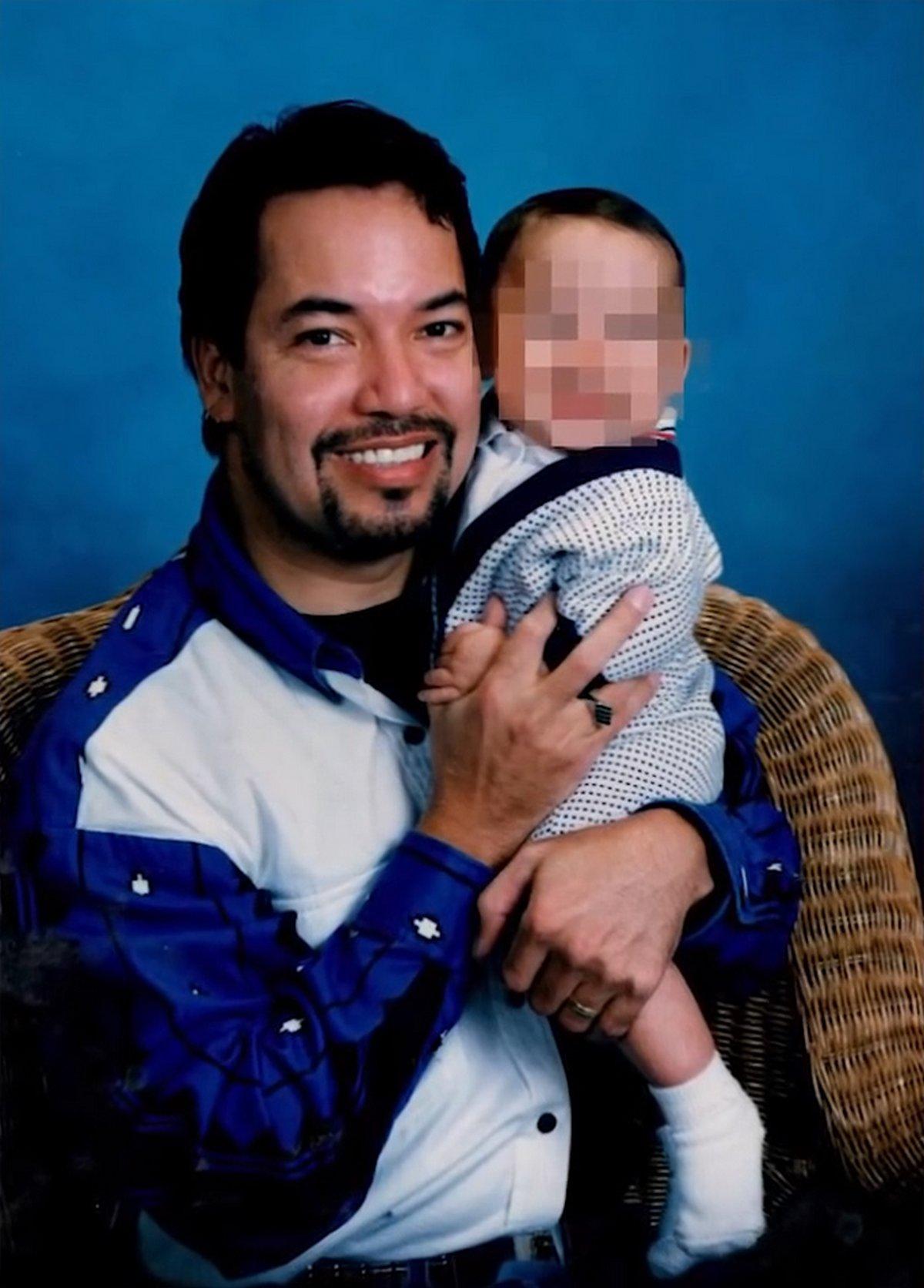 У него 18 рогов, и он напоминает дракона. Он утверждает, что у него мать-рептилия У него 18 рогов, и он напоминает дракона. Он утверждает, что у него мать-рептилия