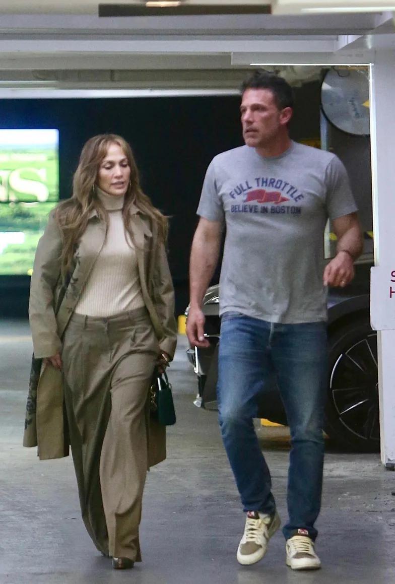 Дженнифер Лопес и Бена Аффлека «поймали» во время похода в кино