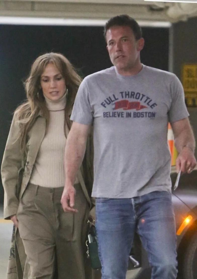 Дженнифер Лопес и Бена Аффлека «поймали» во время похода в кино