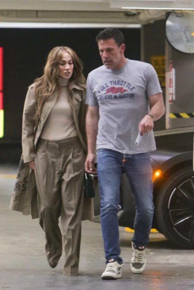 Дженнифер Лопес и Бена Аффлека «поймали» во время похода в кино