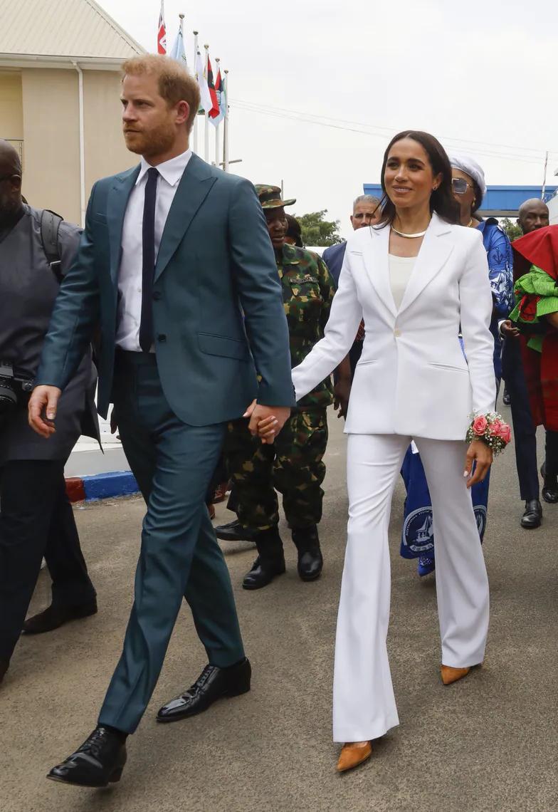 Меган Маркл и принц Гарри в Нигерии