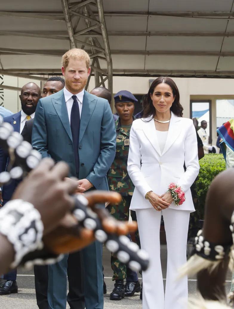 Меган Маркл и принц Гарри в Нигерии