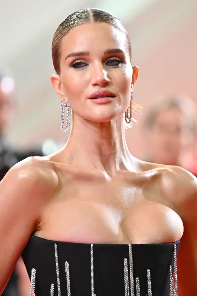 Роузи Хантингтон-Уайтли в ​​Каннах