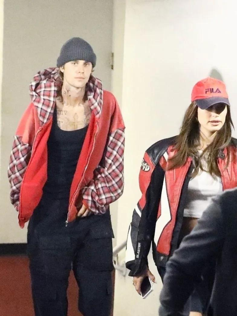 Хейли Бибер демонстрирует свою беременность