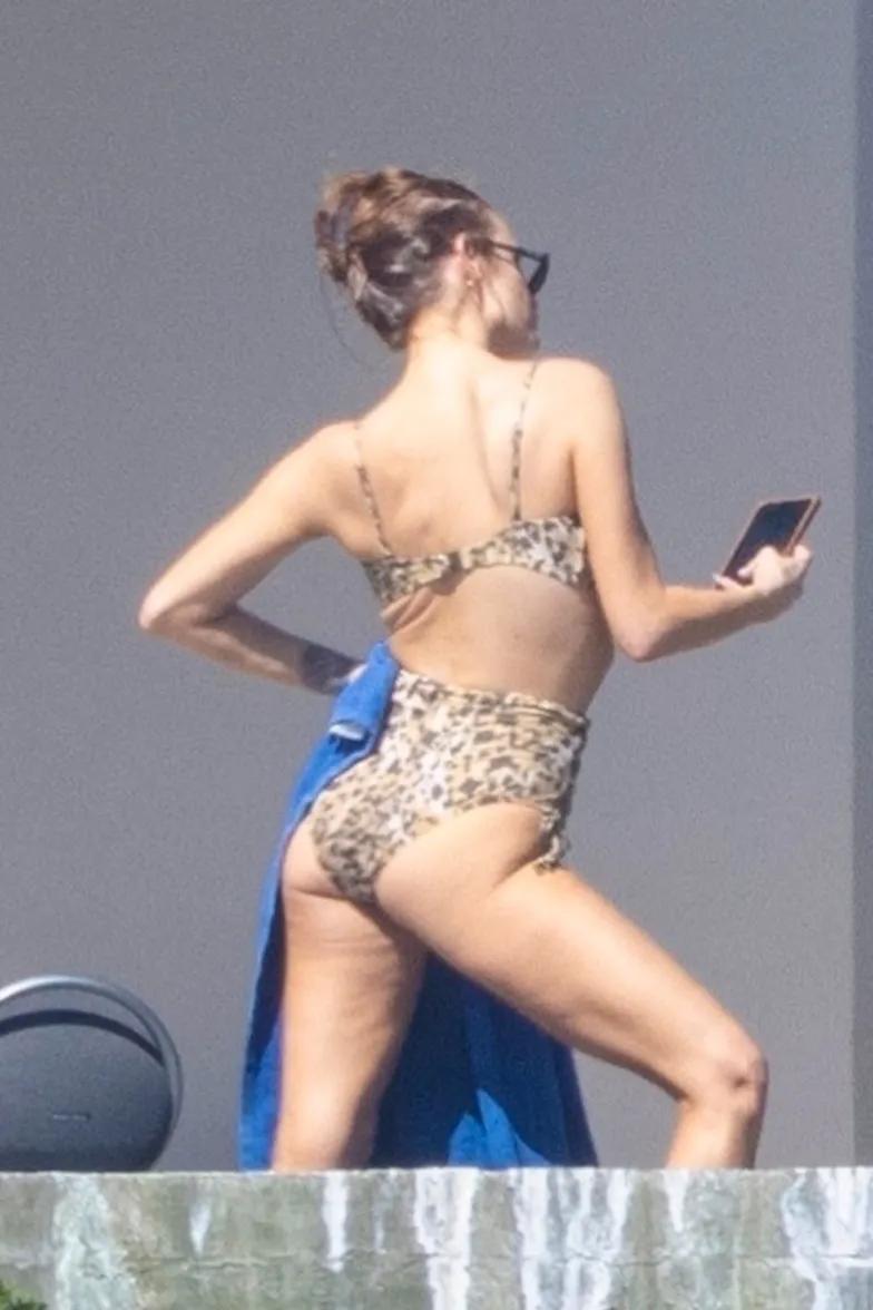 Эшли Симпсон в бикини