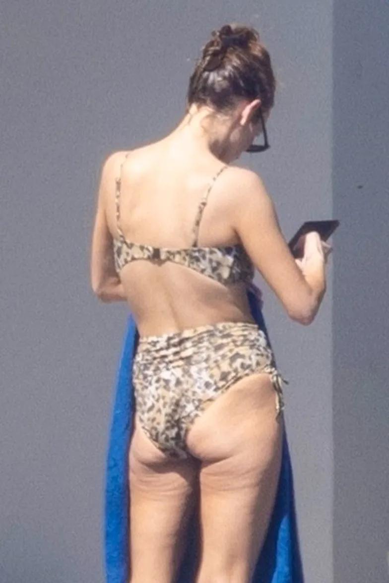 Эшли Симпсон в бикини