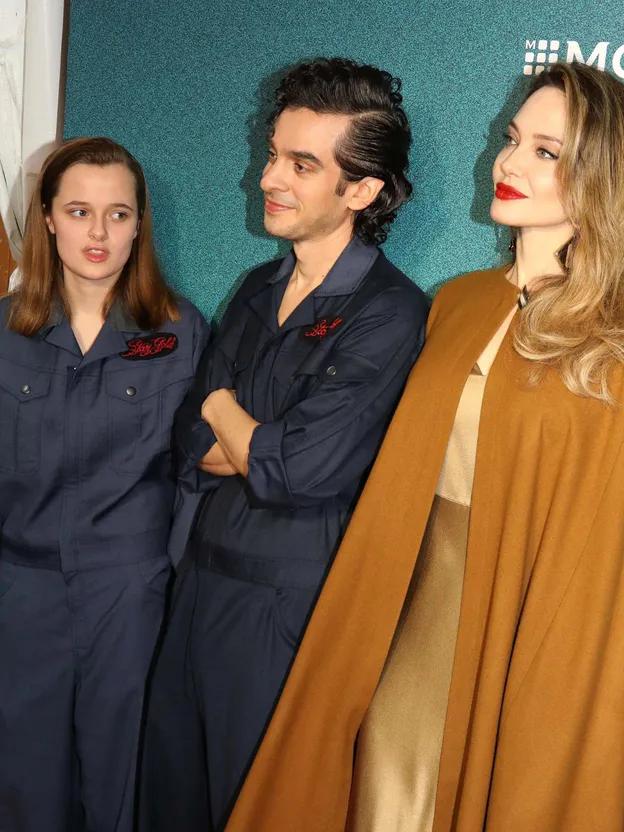 Дочь Анджелины Джоли и Брэда Питта отказалась от фамилии отца?