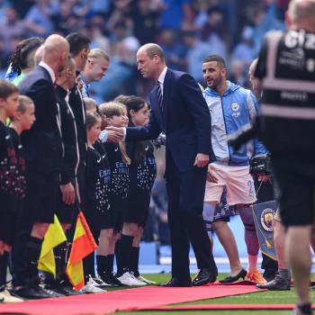 Принц Уильям взял на матч своего сына. Принц Джордж растет как на дрожжах и все больше и больше похож на своего отца