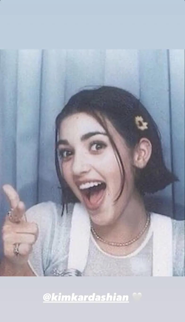 Ким Кардашьян показала фото из молодости. Вот как она выглядела до операции Ким Кардашьян показала фото из молодости. Вот как она выглядела до операции