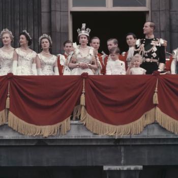 Елизавета II чуть не погибла перед коронацией. Она ждала корону 16 месяцев