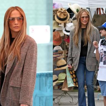 Дженнифер Лопес прогуливается по блошиному рынку с дочерью.