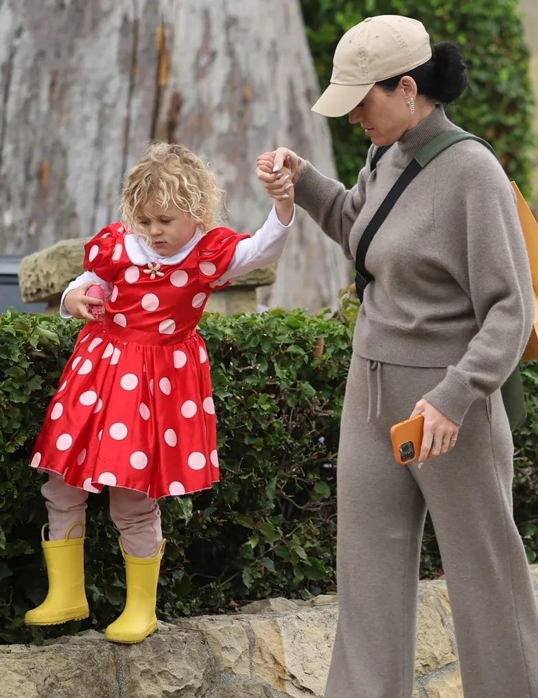 Кэти Перри в объективе папарацци