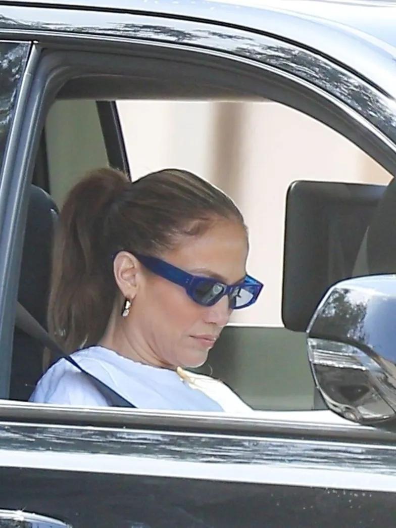 Грустную Дженнифер Лопес заметили фотожурналисты