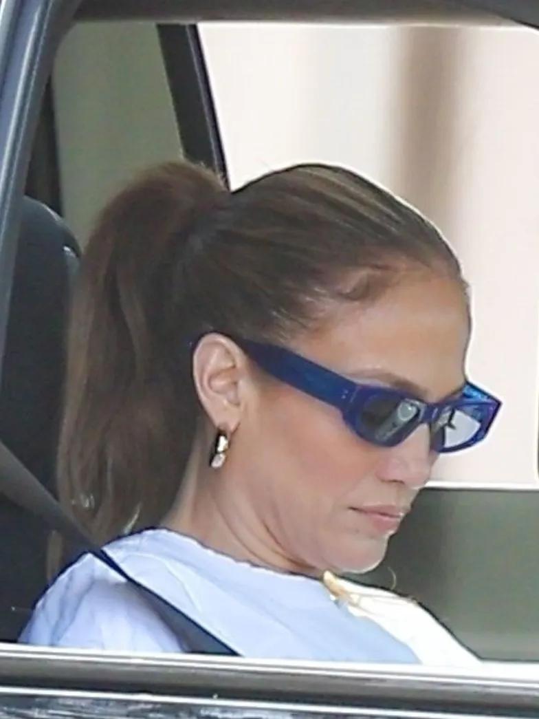 Грустную Дженнифер Лопес заметили фотожурналисты