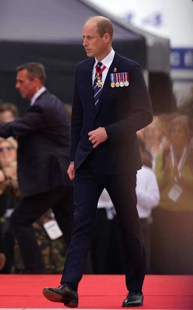 Принц Уильям расчувствовался во время церемонии, посвященной 80-летию высадки союзников в Нормандии