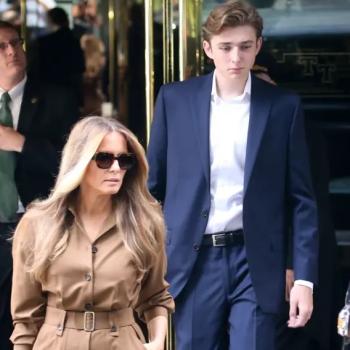 Мелания Трамп засняли с сыном впервые после осуждения Дональда! С ней была сумочка стоимостью более 15 млн рублей