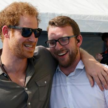 Принц Гарри ищет свою «базу»? Его друзья «не ладят с Меган»