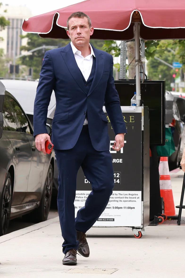 Дженнифер Лопес и Бен Аффлек приехали отдельно на окончание учебного года сына актера.