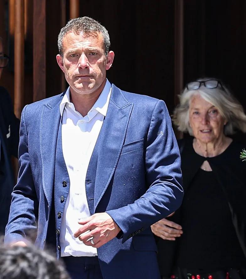 Дженнифер Лопес и Бен Аффлек приехали отдельно на окончание учебного года сына актера.