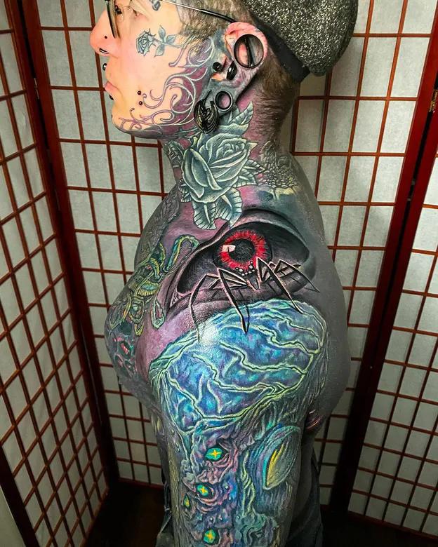 Реми Шофилд всю свою жизнь посвятил страсти к татуировкам