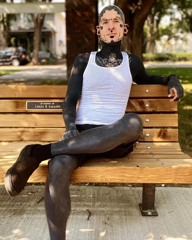 Реми Шофилд всю свою жизнь посвятил страсти к татуировкам