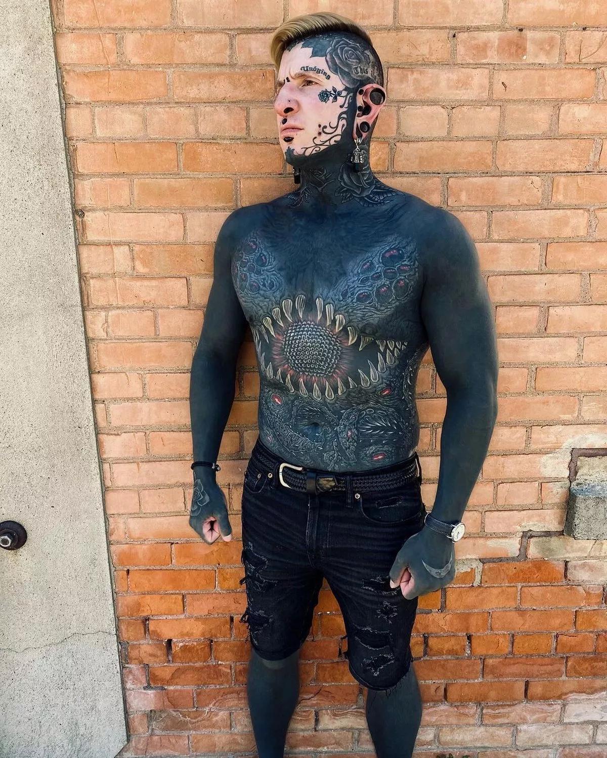 Реми Шофилд всю свою жизнь посвятил страсти к татуировкам