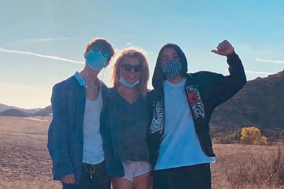 Бритни Спирс с сыновьями