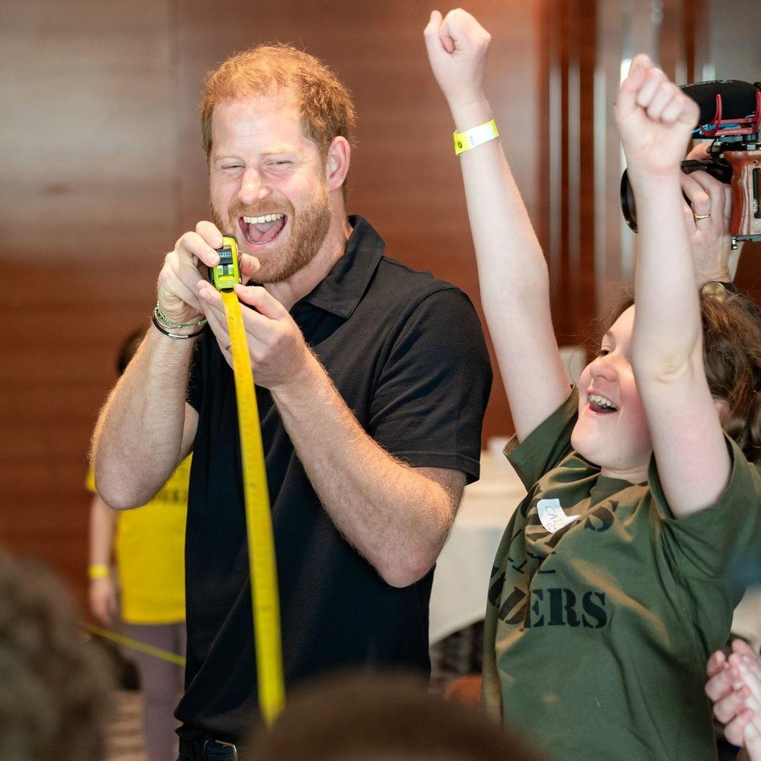 Принц Гарри поддерживает детей солдат и рассказывает о горе