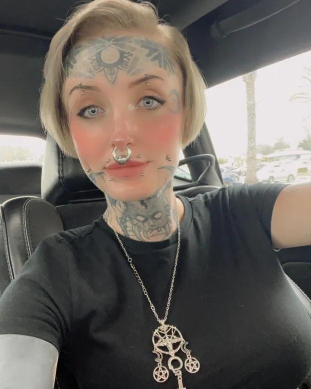 Тиктокер не устроился на работу из-за «демонических» татуировок