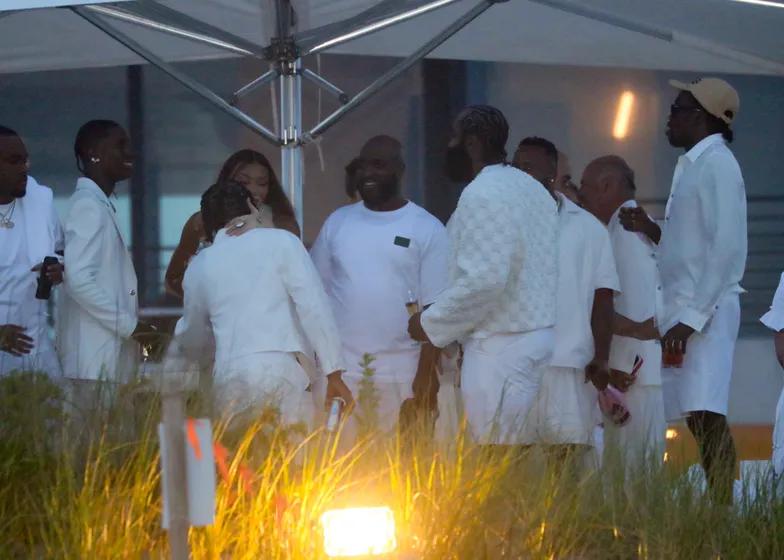 Толпа звезд на «белой вечеринке» Михаила Рубина