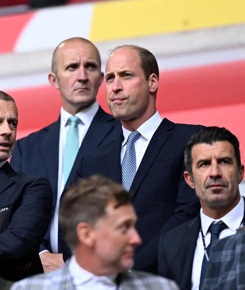 Принц Уильям болеет на матче Англия-Швейцария