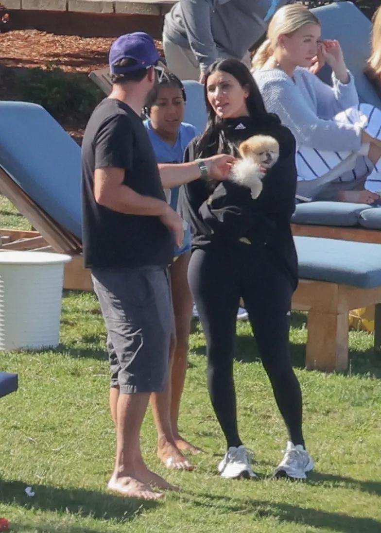 Хлоя и Ким Кардашьян катаются на гидроциклах