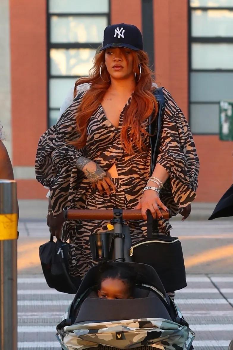 Рианна на пикнике с детьми