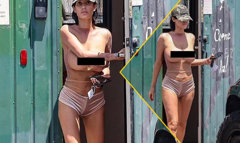 Бьянка Цензори демонстрирует свою голую грудь Бьянка Цензори демонстрирует свою голую грудь