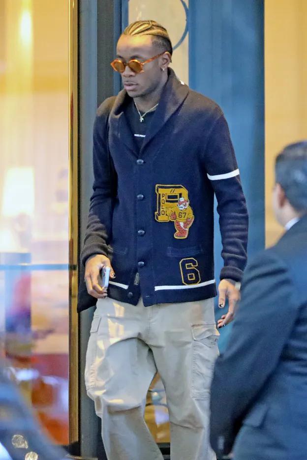 18-летнему сыну Мадонны приходится искать еду