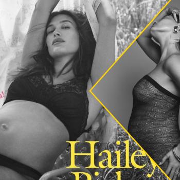 Хейли Бибер обнажает свой беременный живот в смелой фотосессии