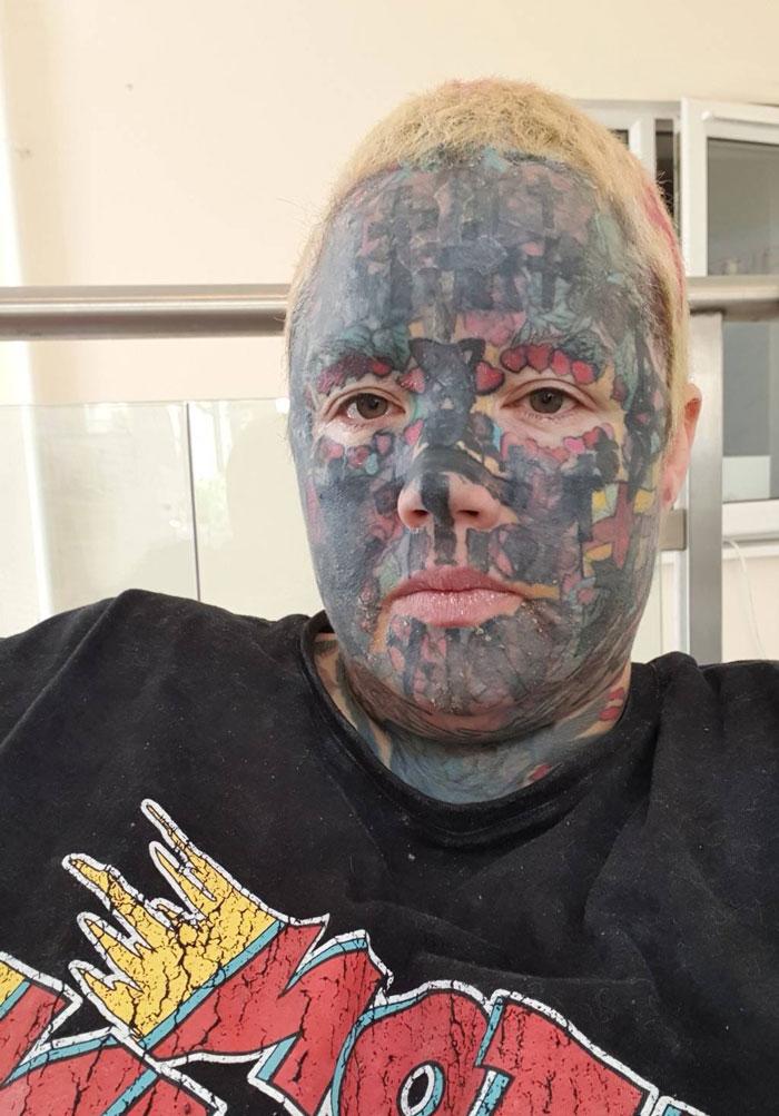 У Мелиссы Слоан БОЛЕЕ 800 татуировок