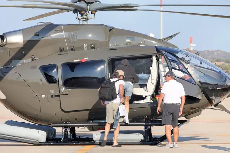 Леонардо ДиКаприо прилетел с возлюбленной на роскошную яхту Джеффа Безоса