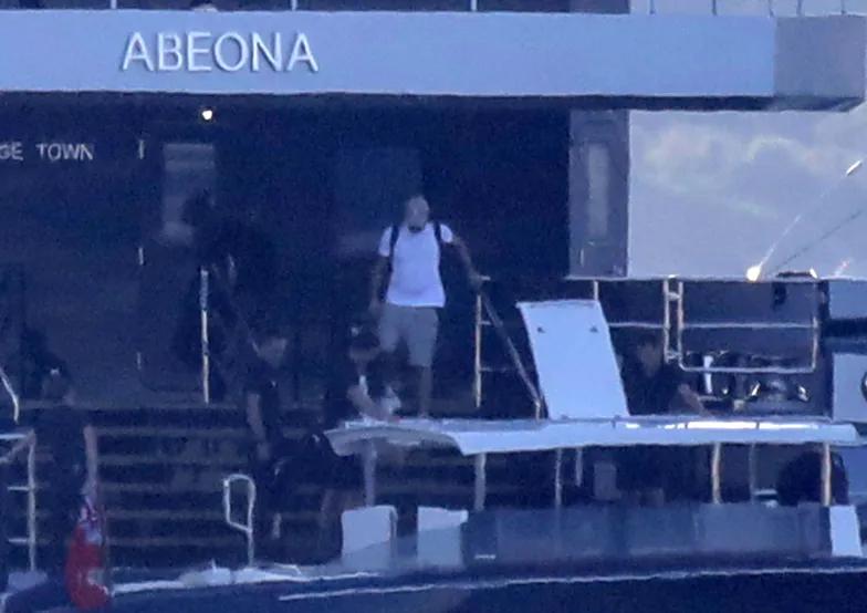 Леонардо ДиКаприо прилетел с возлюбленной на роскошную яхту Джеффа Безоса