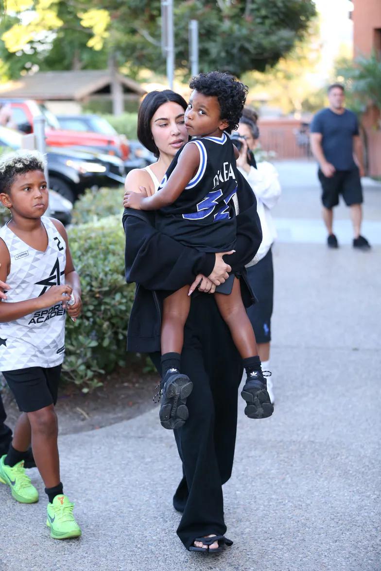 Ким Кардашьян без макияжа