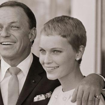 Фрэнк Синатра не хотел, чтобы она работала. Об их отношениях она рассказала: «Пожилой мужчина удочерил маленькую девочку»