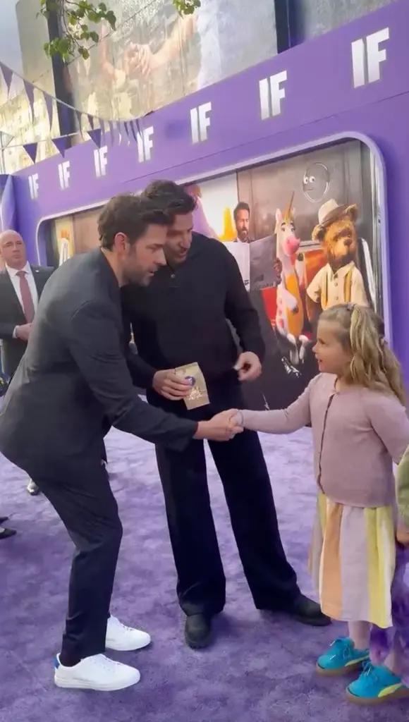 Брэдли Купер с дочерью, на премьере фильма «If»